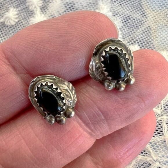 Vintage 70’s Native Black Onyx Post Earrings - Picture 8 of 12